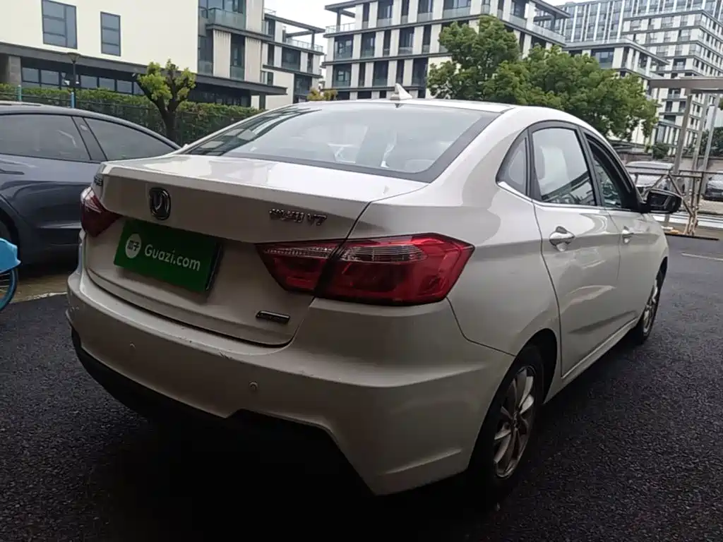 Yuexiang V7 1.6 L Auto Pleasure CN-V