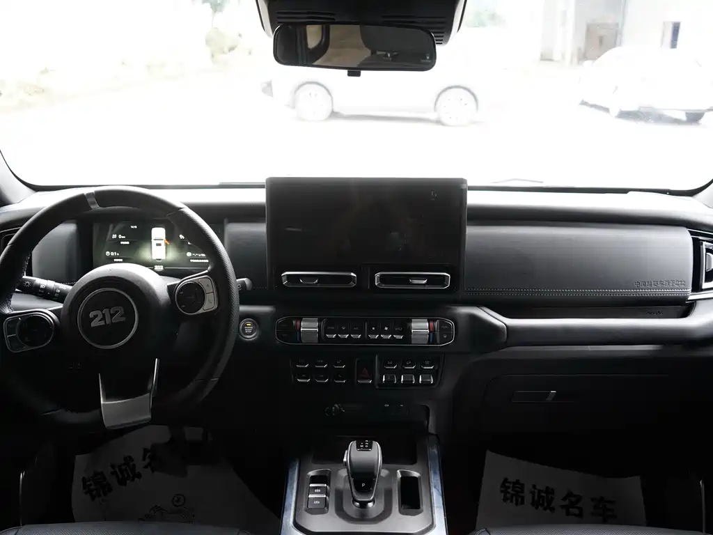 212 T01 2.0 T Explorer