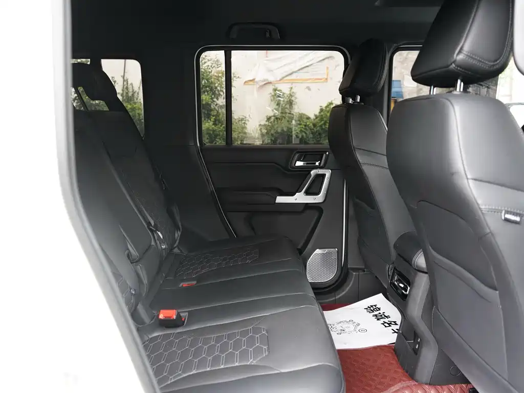 212 T01 2.0 T Explorer