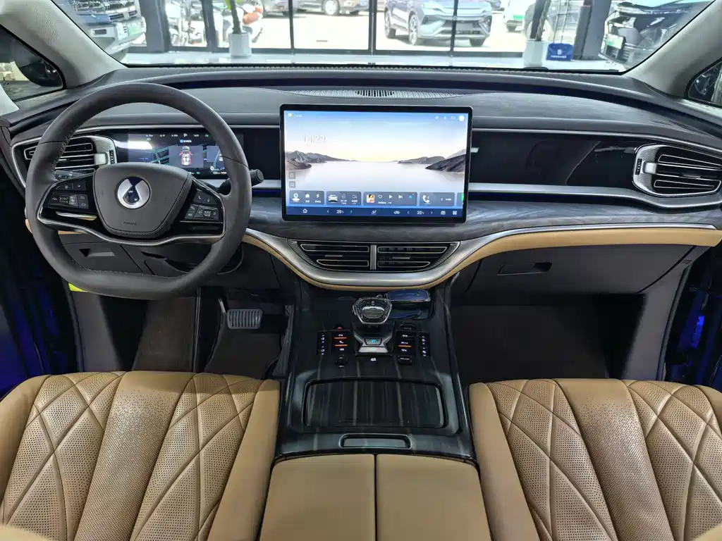 Denza D9 DM-i 980 4 WD Distinguished