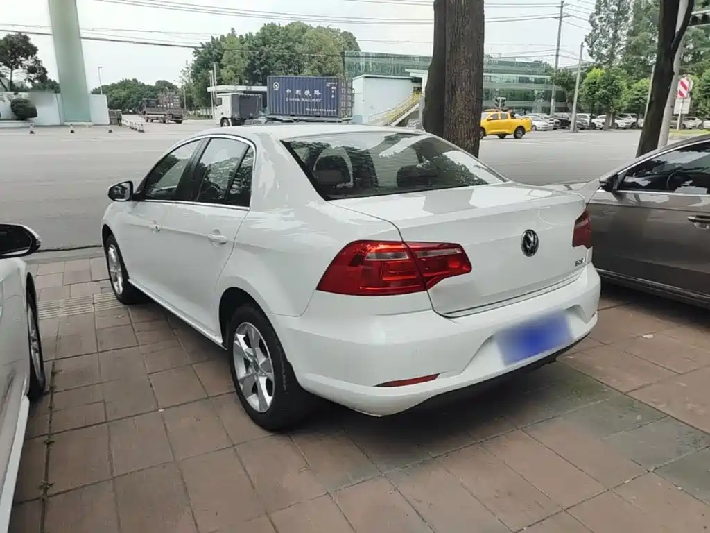 Bora 1.6 L Manual Comfort
