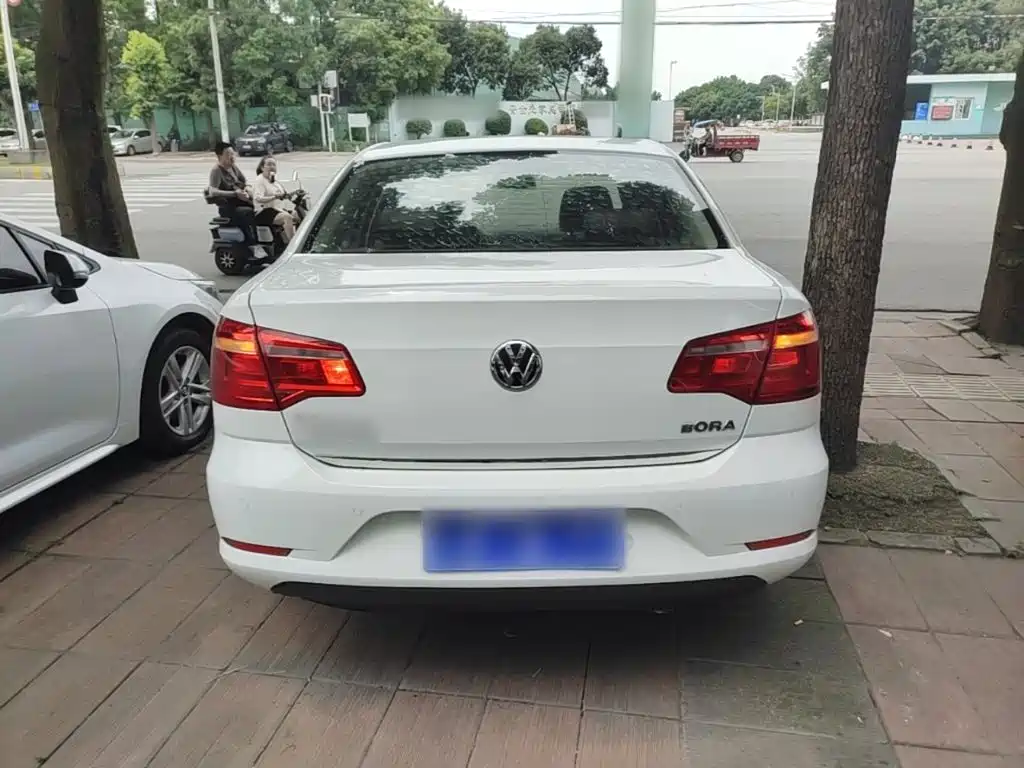 Bora 1.6 L Manual Comfort