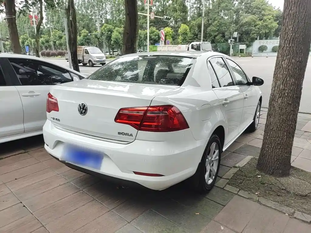 Bora 1.6 L Manual Comfort