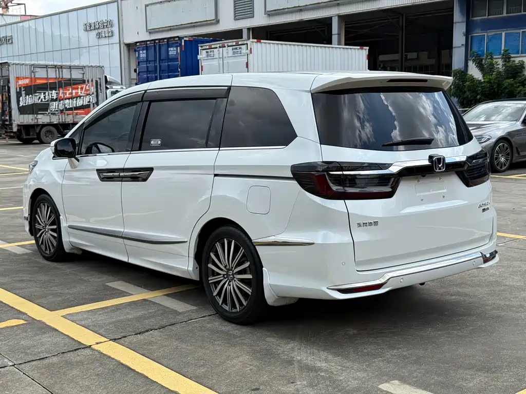 Elysion 2.0 L e:HEV Luxury