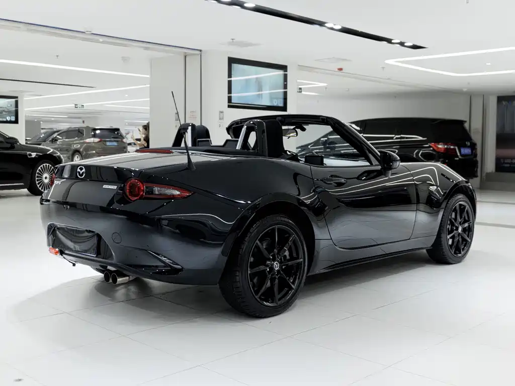 Mazda MX-5 马自达MX-5 2022款 2.0 L 墨规版