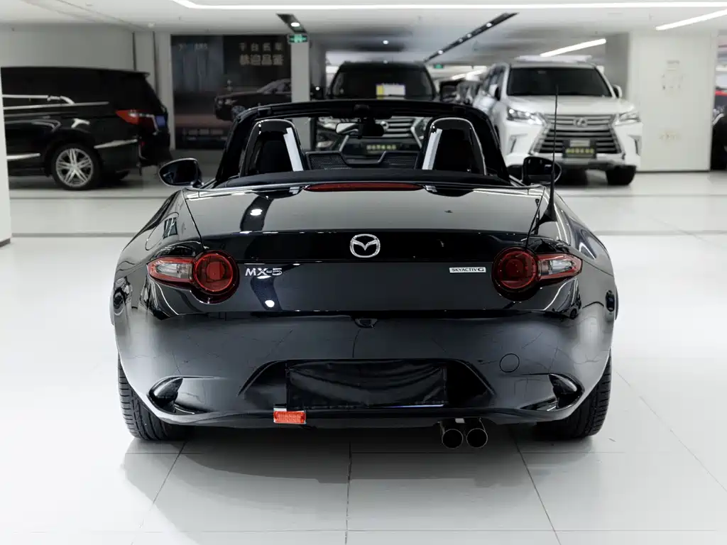 Mazda MX-5 马自达MX-5 2022款 2.0 L 墨规版