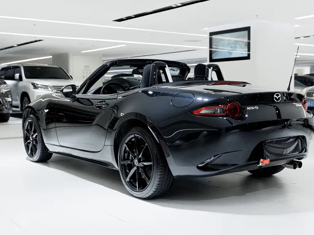 Mazda MX-5 马自达MX-5 2022款 2.0 L 墨规版