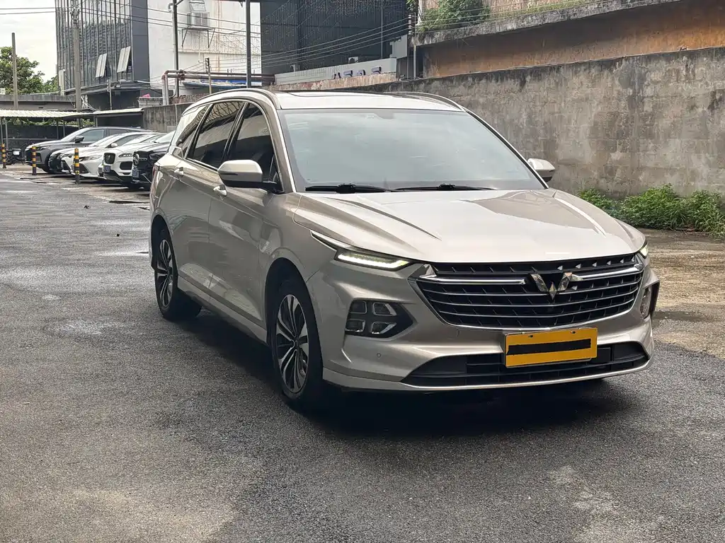 Wuling Victory 1.5 T CVT Flagship