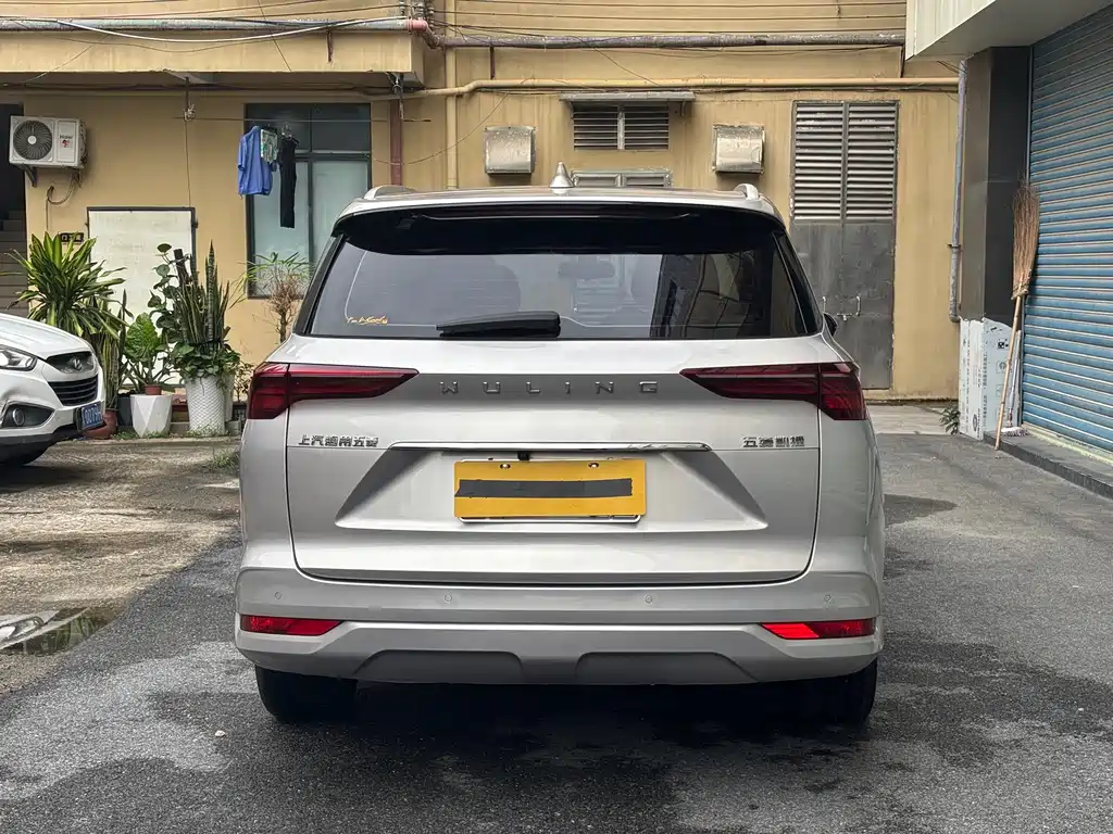 Wuling Victory 1.5 T CVT Flagship