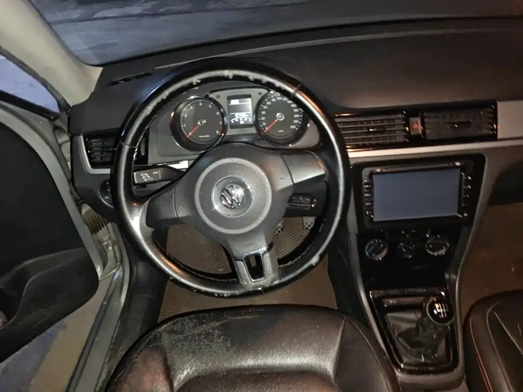Bora 1.6 L Manual Fashion