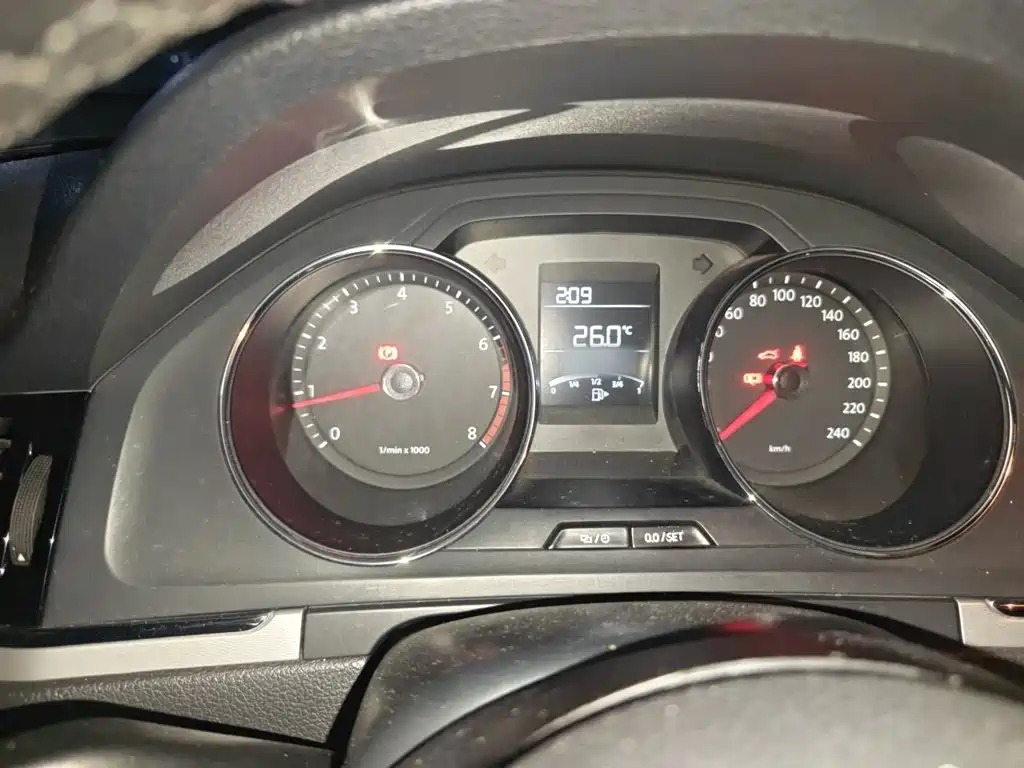 Bora 1.6 L Manual Fashion