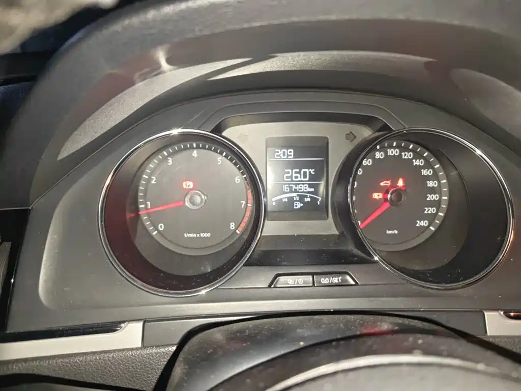 Bora 1.6 L Manual Fashion