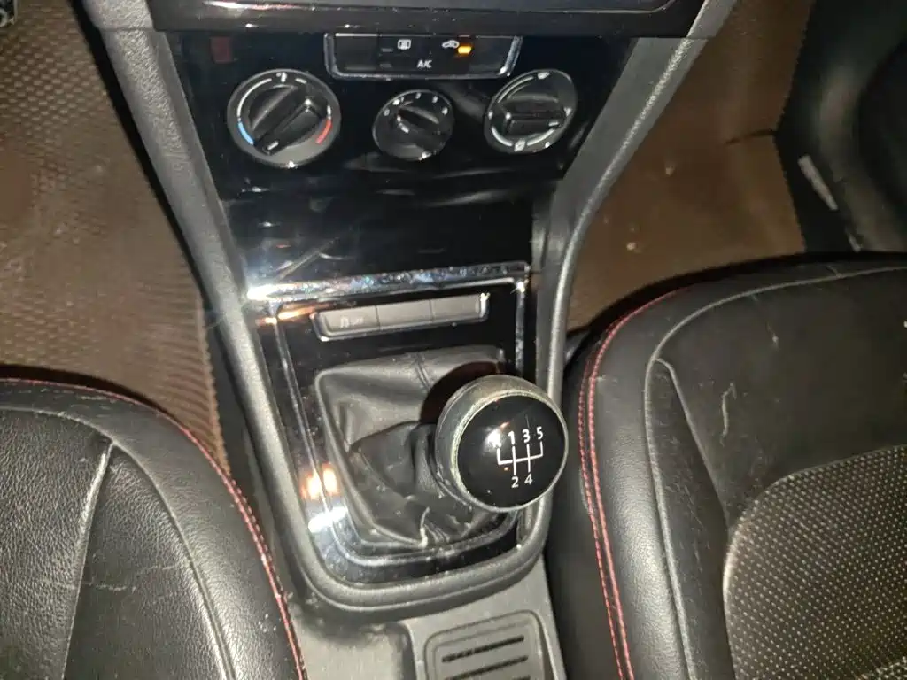Bora 1.6 L Manual Fashion