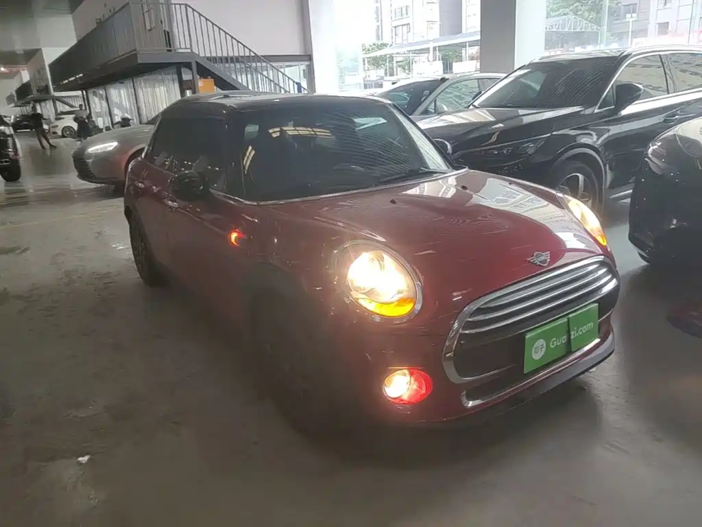 MINI 1.5 T COOPER 5-door
