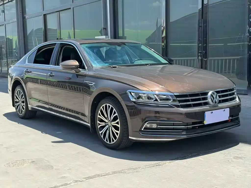 Phideon 380 TSI 2 WD Business CN-V