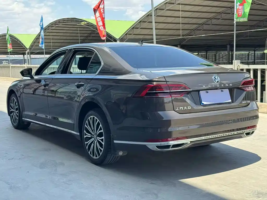 Phideon 380 TSI 2 WD Business CN-V