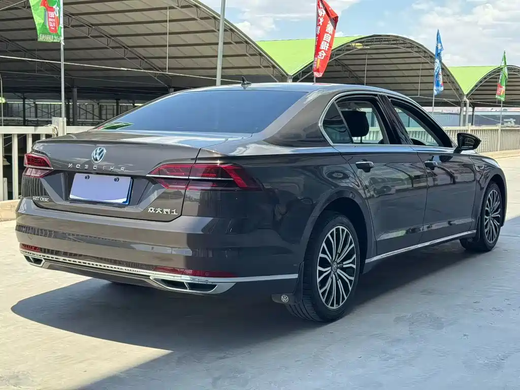 Phideon 380 TSI 2 WD Business CN-V