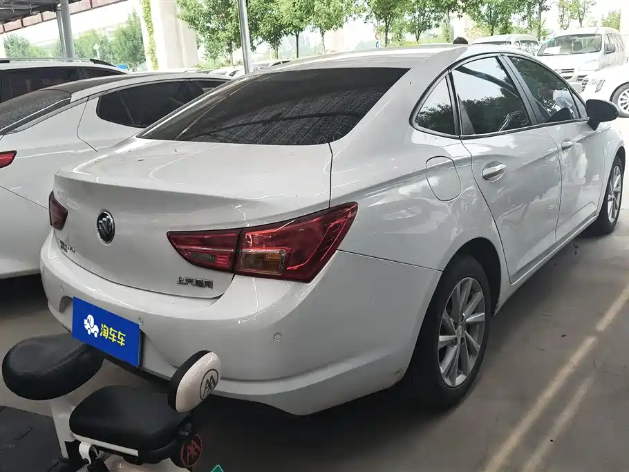 Verano Sedan 15 S Auto Leading