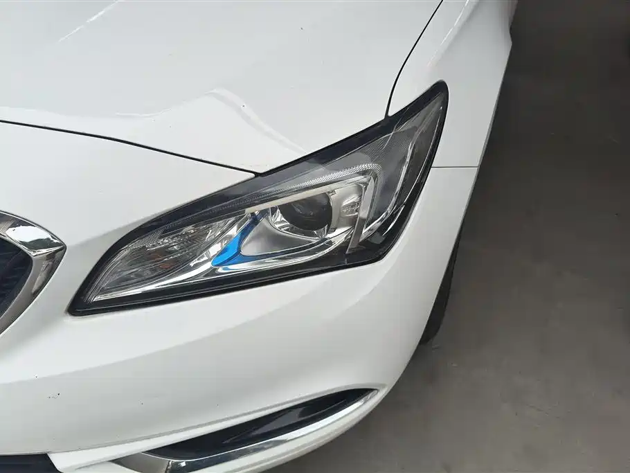 Verano Sedan 15 S Auto Leading