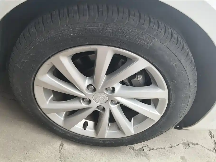 Verano Sedan 15 S Auto Leading