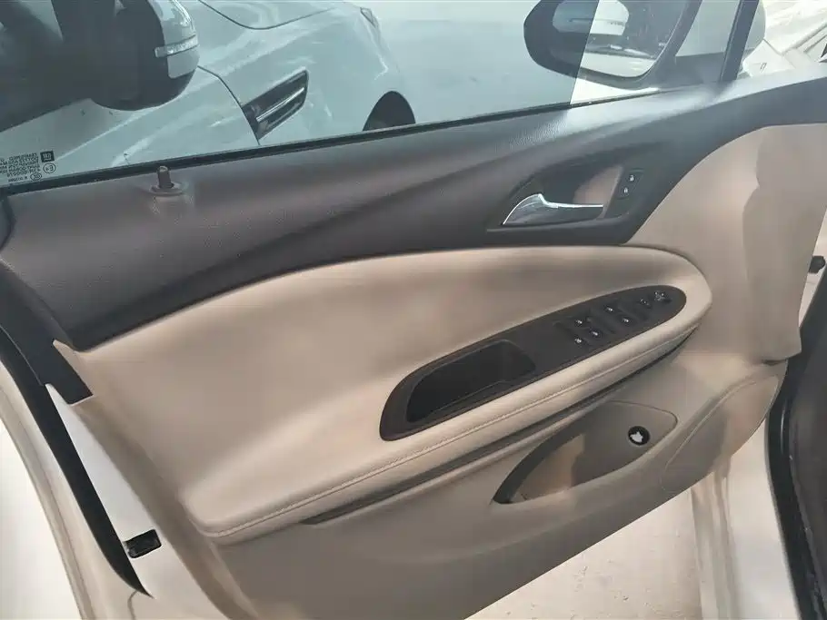 Verano Sedan 15 S Auto Leading