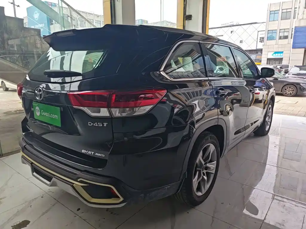 Highlander 2.0 T 4 WD Luxury 7-seat CN-VI