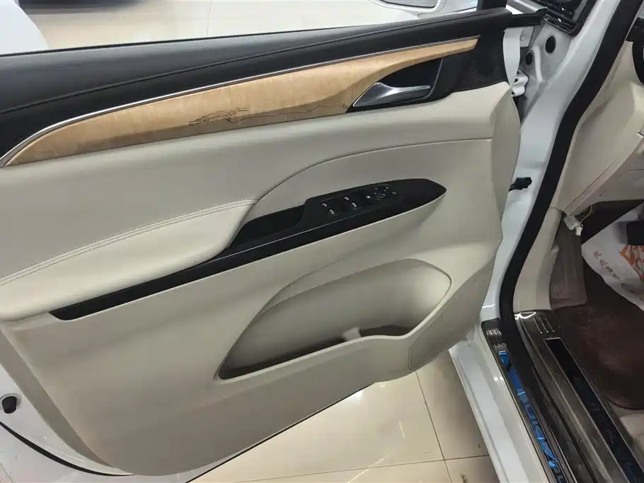 Buick GL8 ES 28 T Comfort CN-V