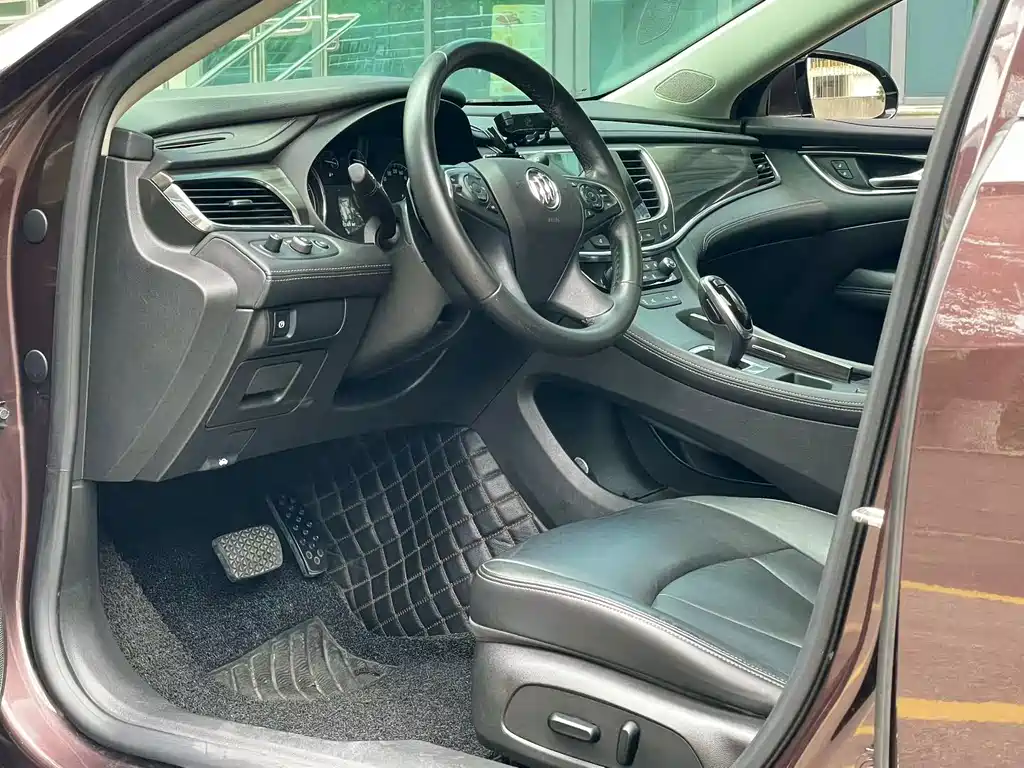 LaCrosse Facelift 28 T Elite