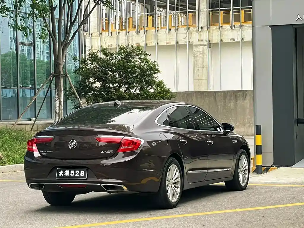 LaCrosse Facelift 28 T Elite