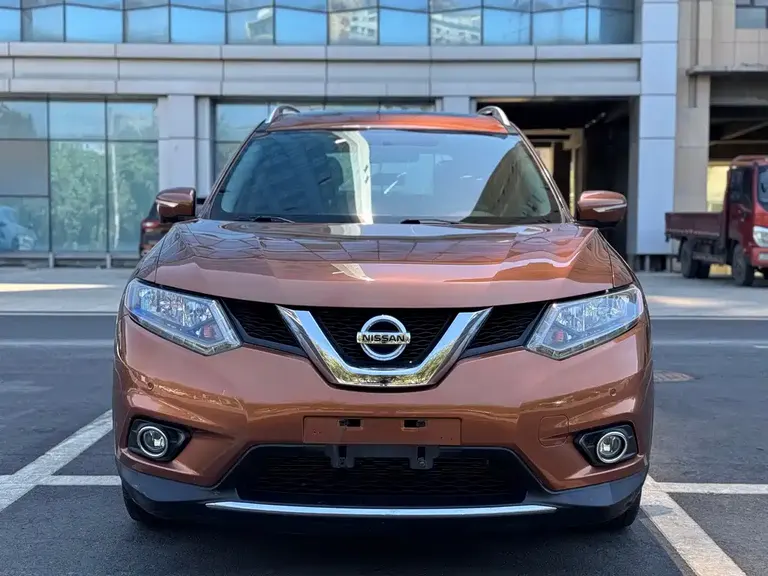 Nissan X-Trail 2.5 L CVT Leading MAX 4 WD