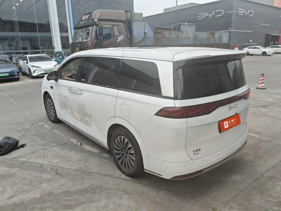 Xia DM-i 1.5 T 180 km Outstanding