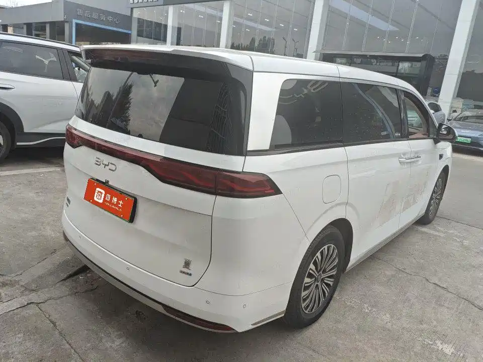 Xia DM-i 1.5 T 180 km Outstanding