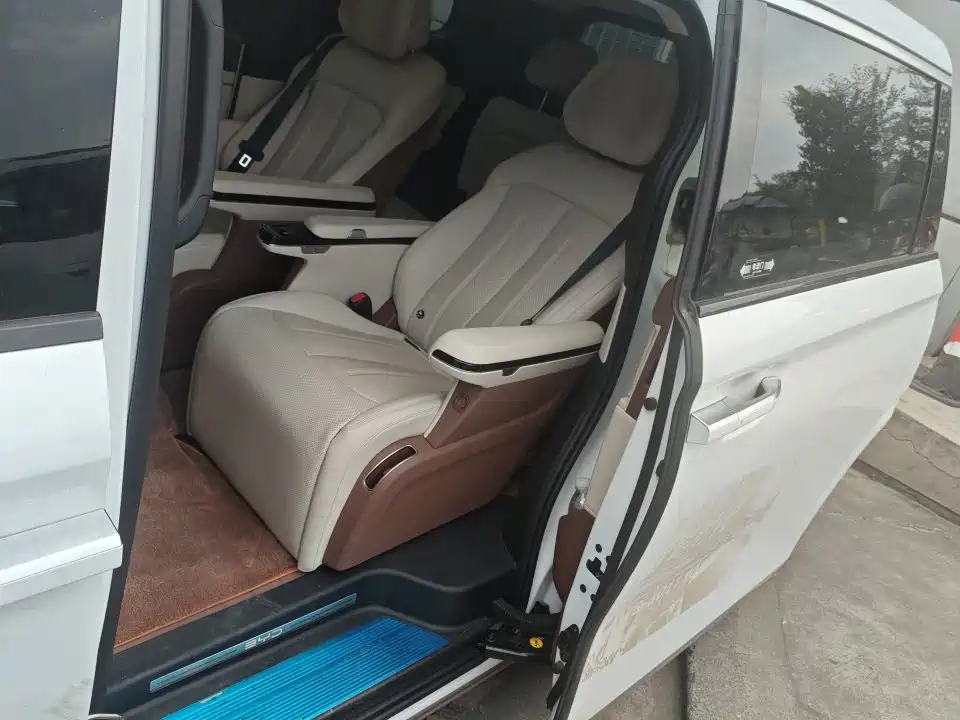 Xia DM-i 1.5 T 180 km Outstanding