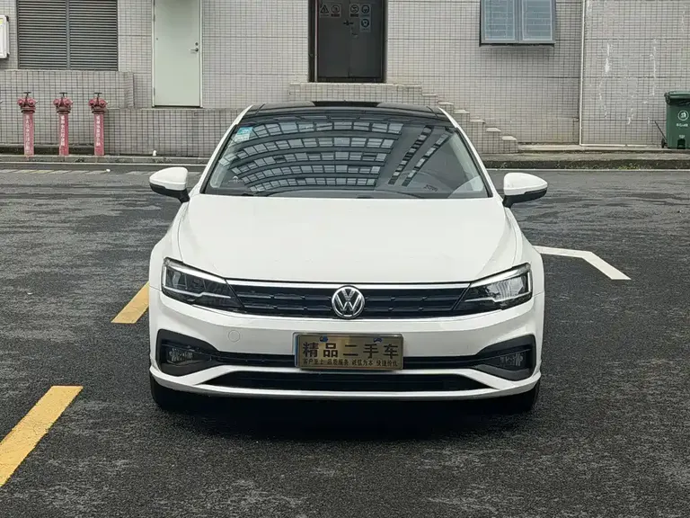 Volkswagen Lamando 230 TSI DSG Style CN-VI