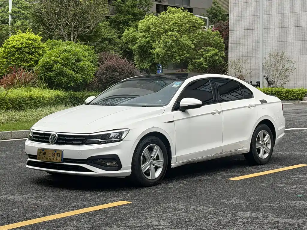Lamando 230 TSI DSG Style CN-VI