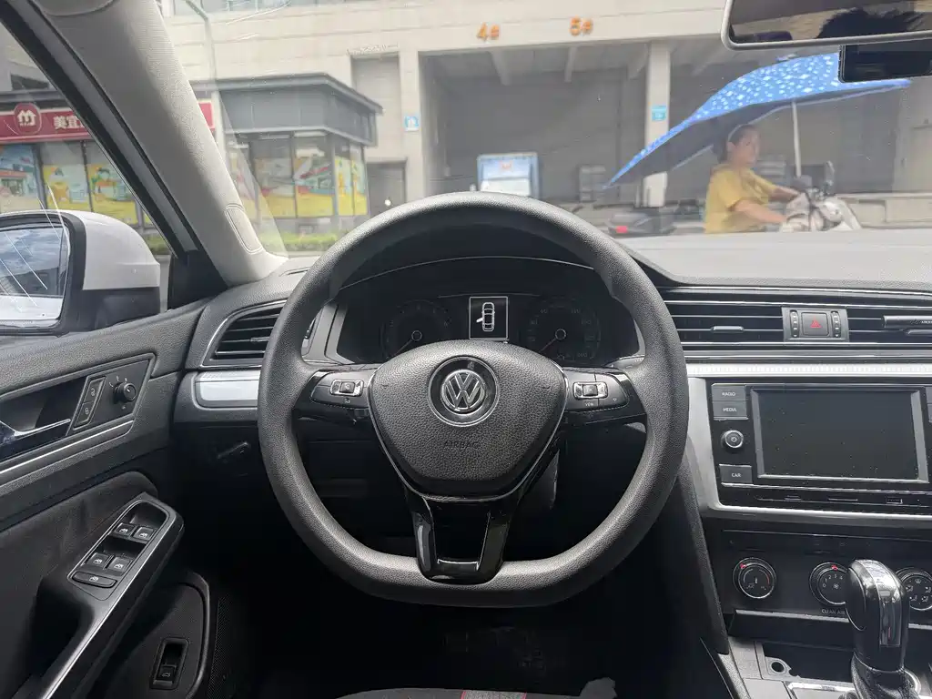 Lamando 230 TSI DSG Style CN-VI