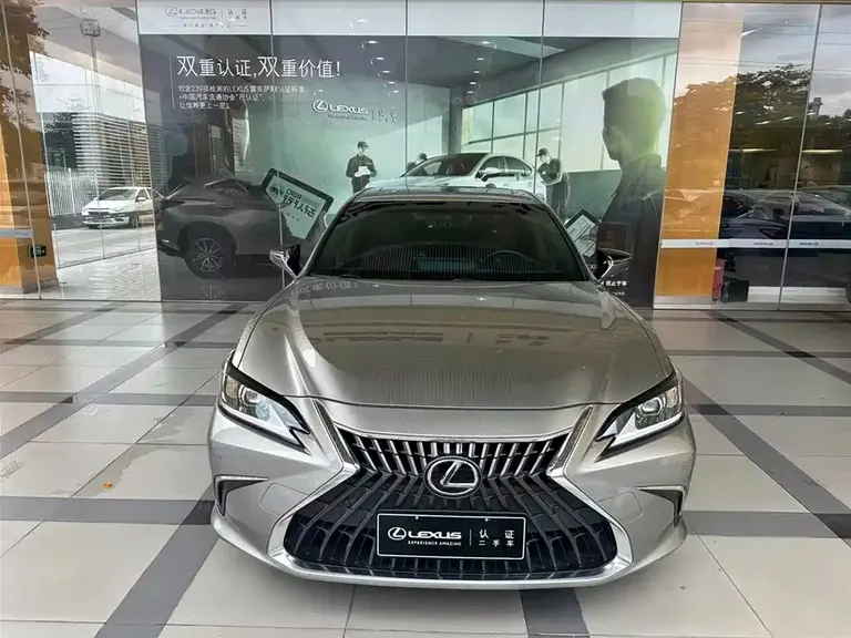 Lexus ES 200 Outstanding