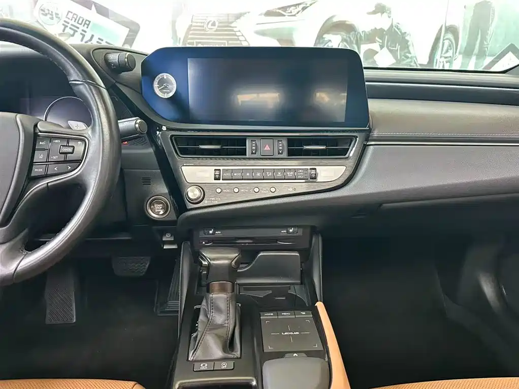 Lexus ES 200 Outstanding
