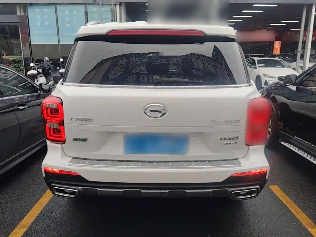 GAC Trumpchi GS8 390 T 2 WD Luxury Connected (7-seat)
