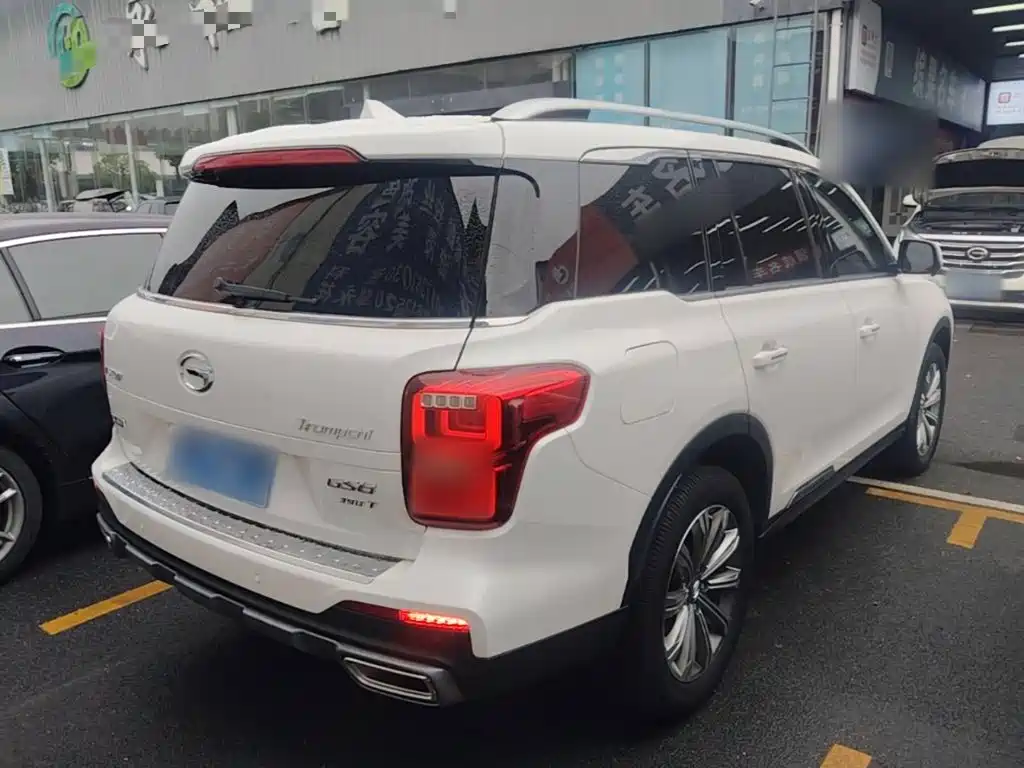 GAC Trumpchi GS8 390 T 2 WD Luxury Connected (7-seat)