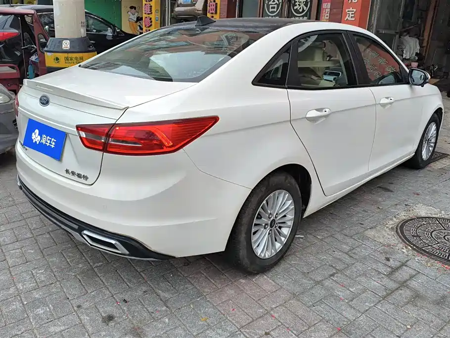 Escort 1.5 L Auto Comfort