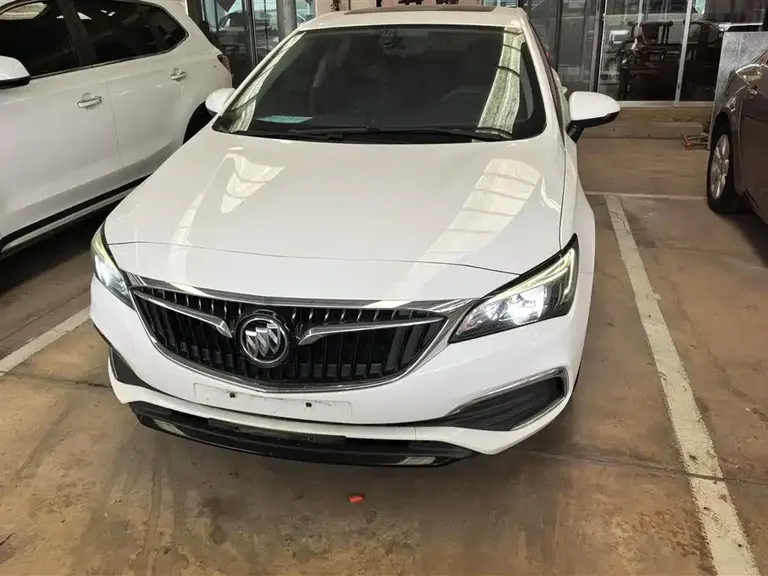 Buick Verano Sedan 20 T DCT Leading