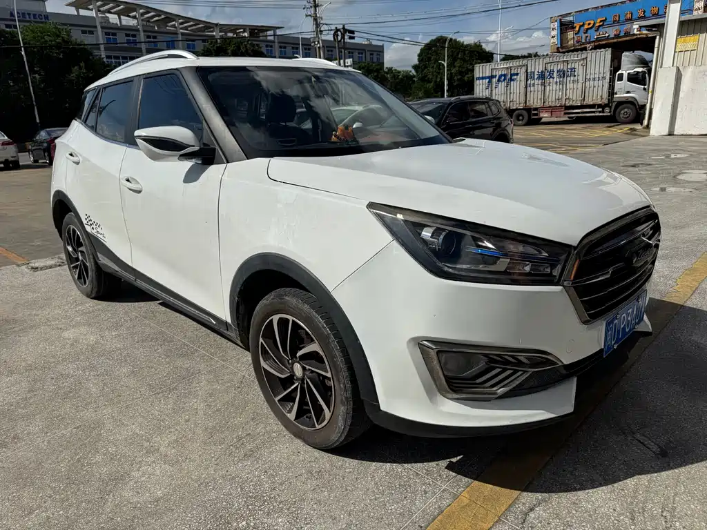 Zotye T300 众泰T300 2017款 1.5 L 手动尊享型