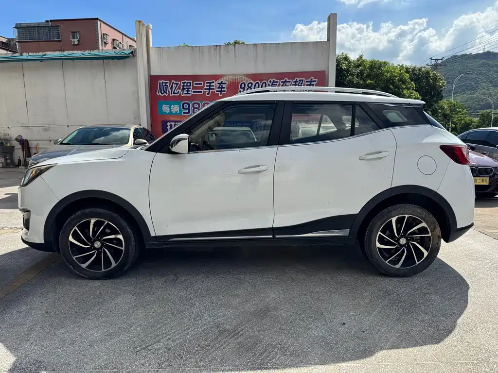 Zotye T300 众泰T300 2017款 1.5 L 手动尊享型