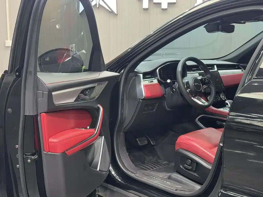 Jaguar F-PACE P250 R-Dynamic SE