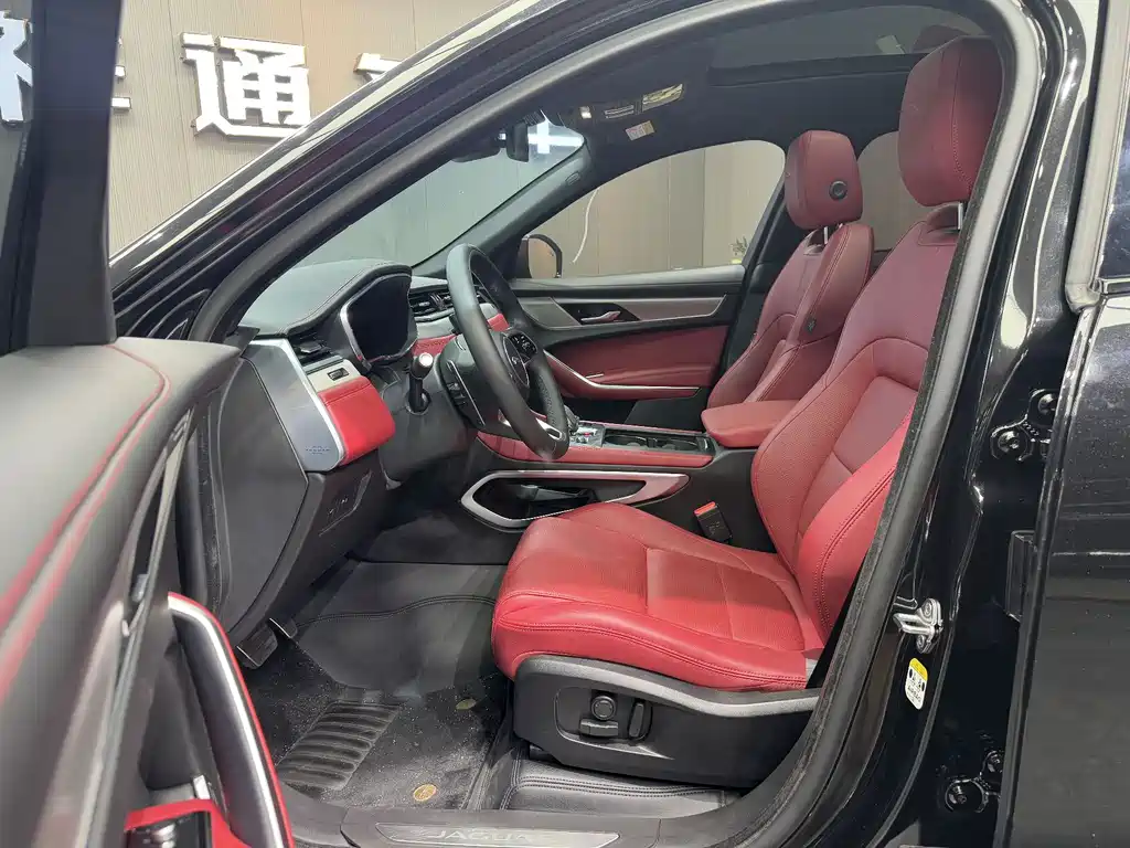 Jaguar F-PACE P250 R-Dynamic SE