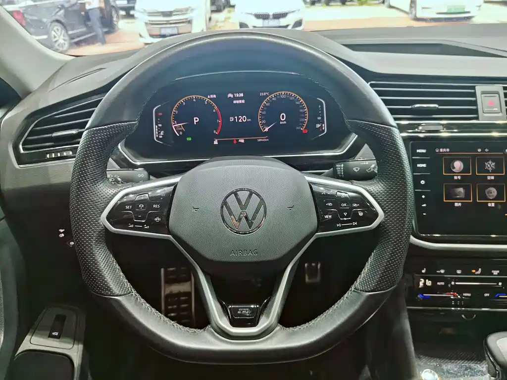 Tiguan X 330 TSI 2 WD Flagship
