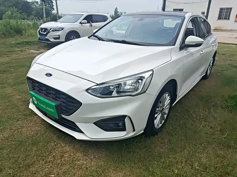 Ford Focus Sedan EcoBoost 180 Auto Sharp Trend