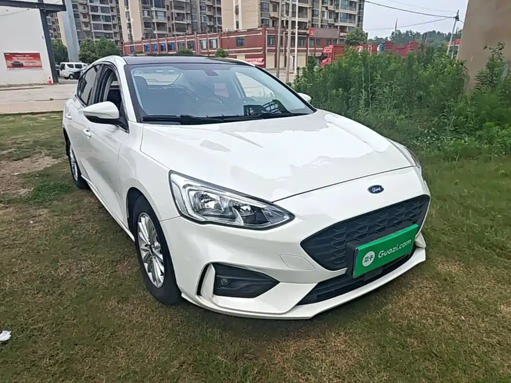 Focus Sedan EcoBoost 180 Auto Sharp Trend