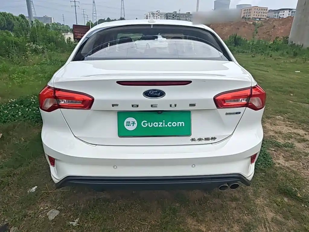 Focus Sedan EcoBoost 180 Auto Sharp Trend